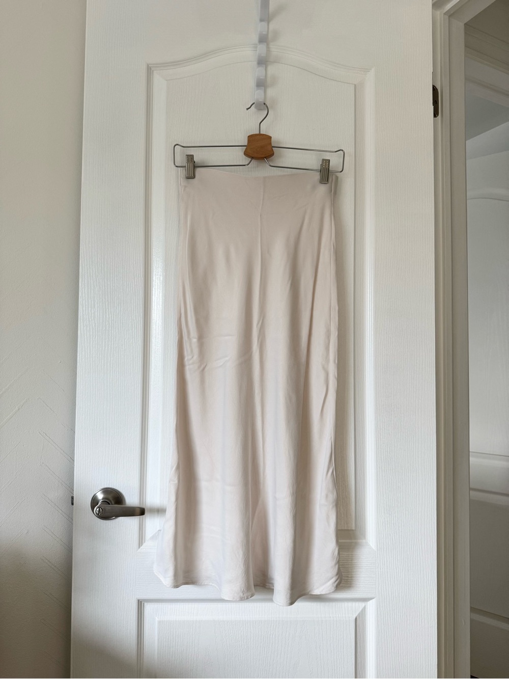 Hudson North Flowy Cream Midi Skirt
